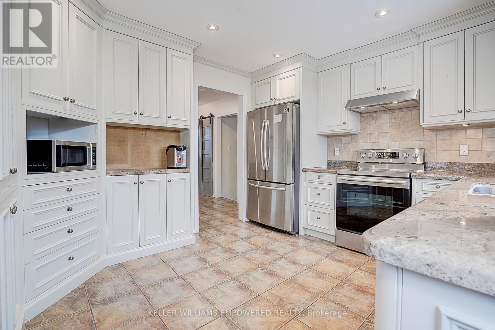 17 SIR KAY DRIVE Image 24