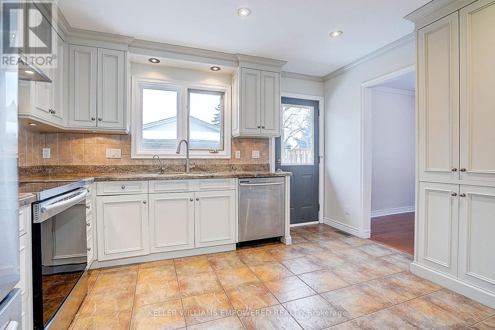 17 SIR KAY DRIVE Image 29