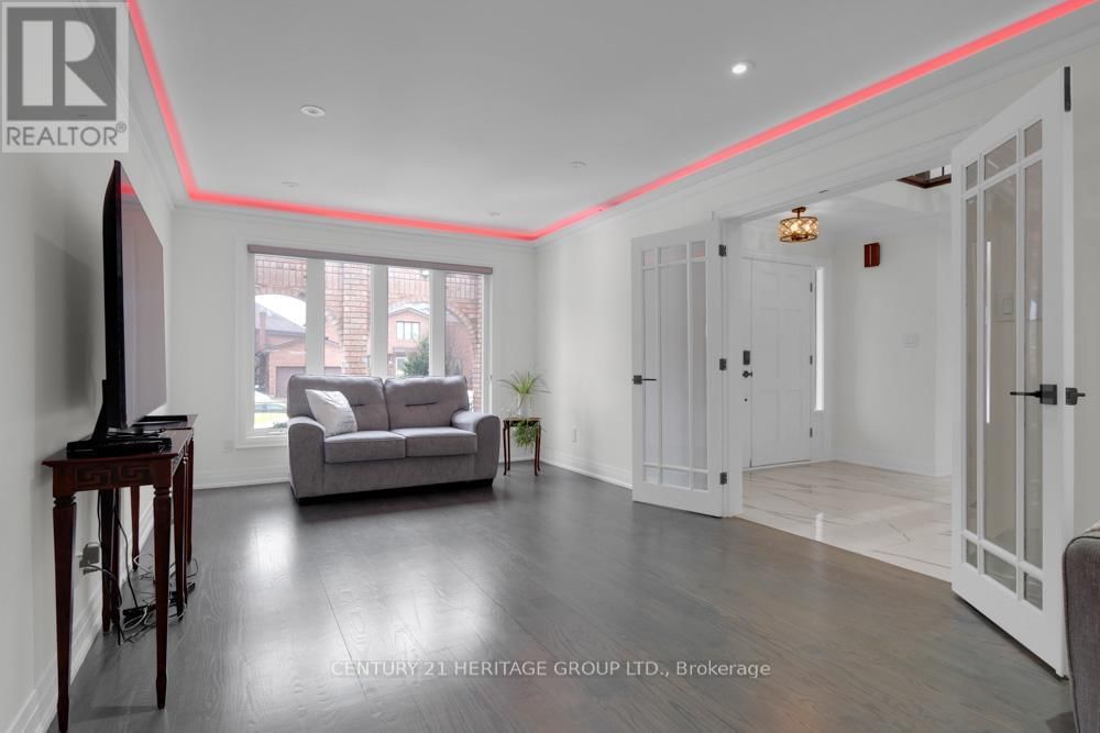 99 BENJAMIN DRIVE Image 12