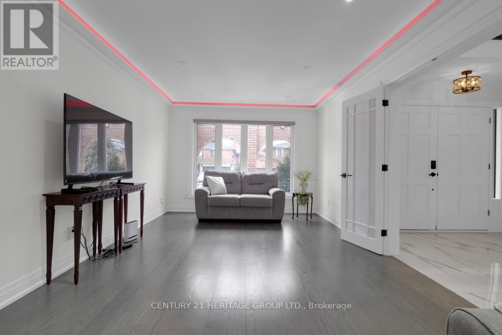 99 BENJAMIN DRIVE Image 13