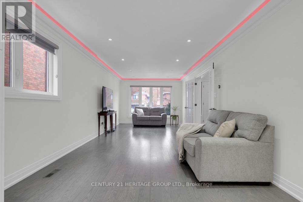 99 BENJAMIN DRIVE Image 16