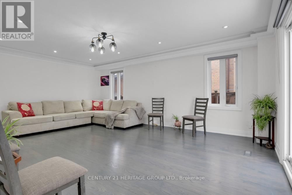99 BENJAMIN DRIVE Image 22