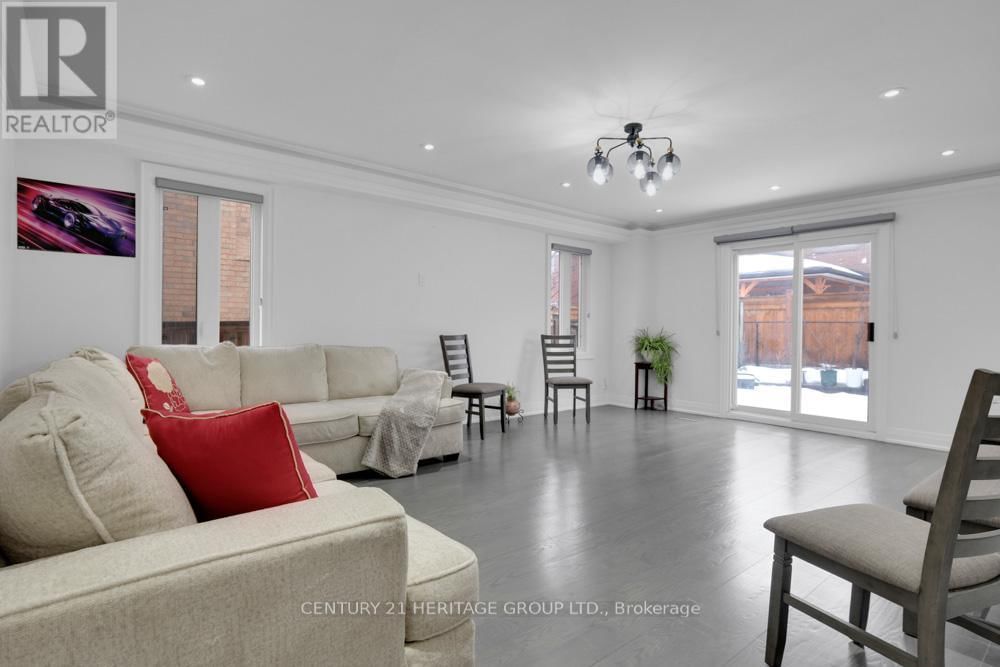 99 BENJAMIN DRIVE Image 24