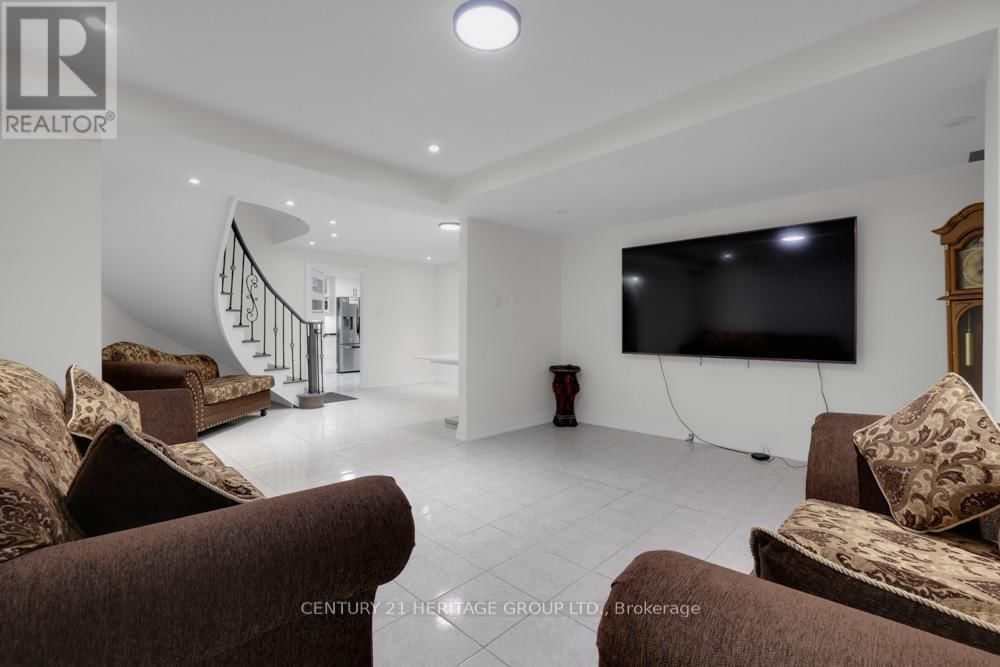 99 BENJAMIN DRIVE Image 42