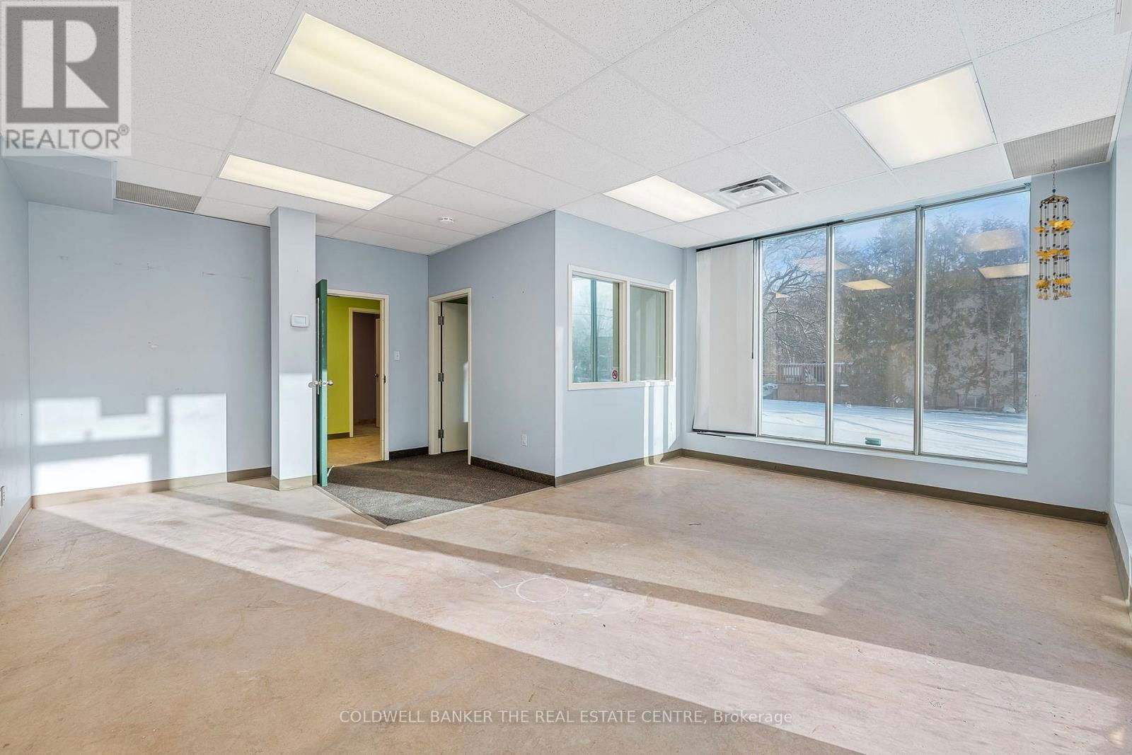 361 EAGLE STREET Image 12