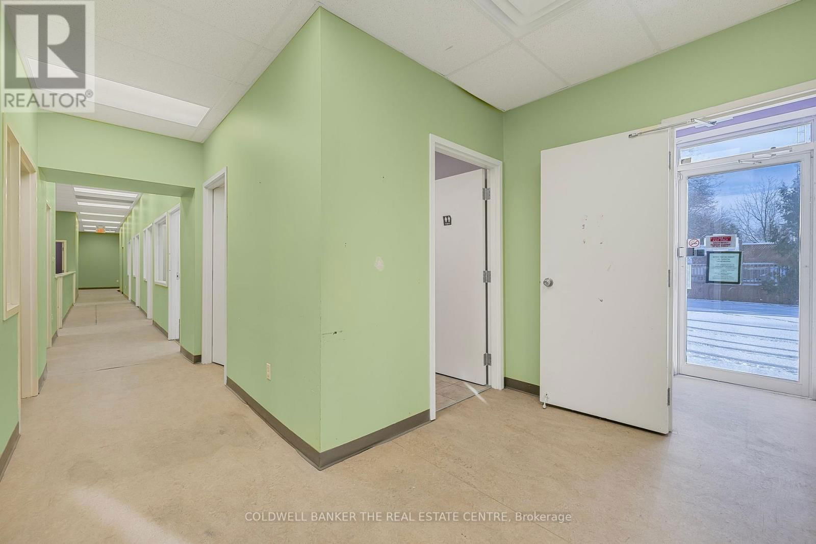 361 EAGLE STREET Image 16
