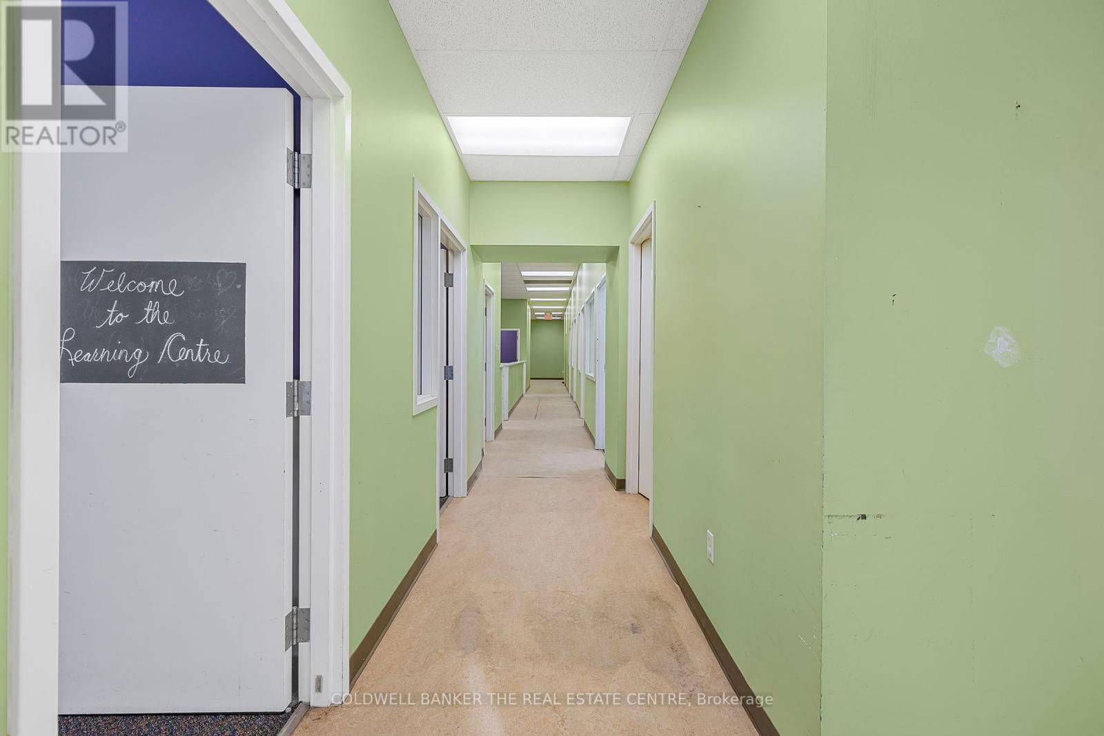 361 EAGLE STREET Image 17