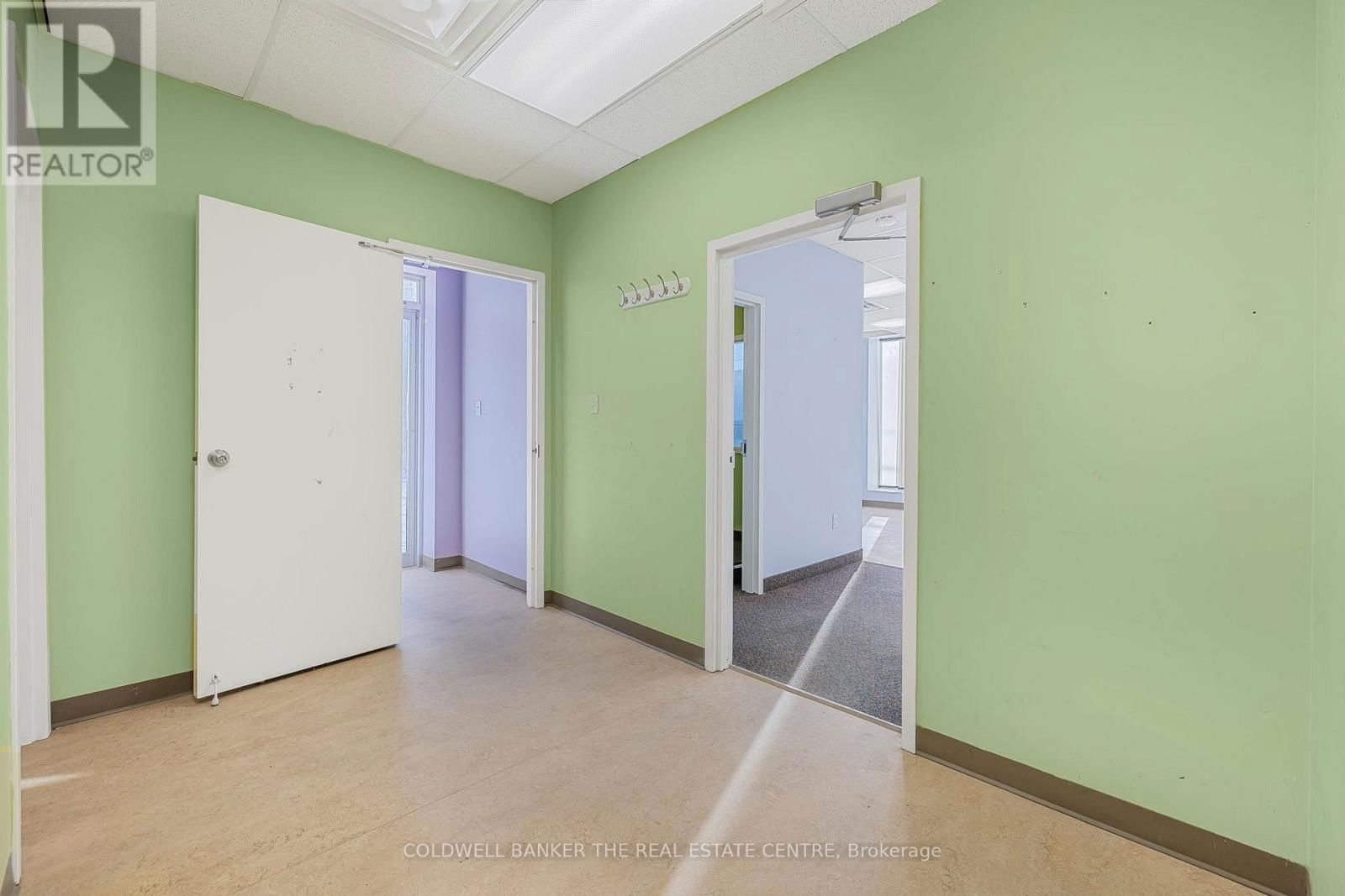 361 EAGLE STREET Image 18