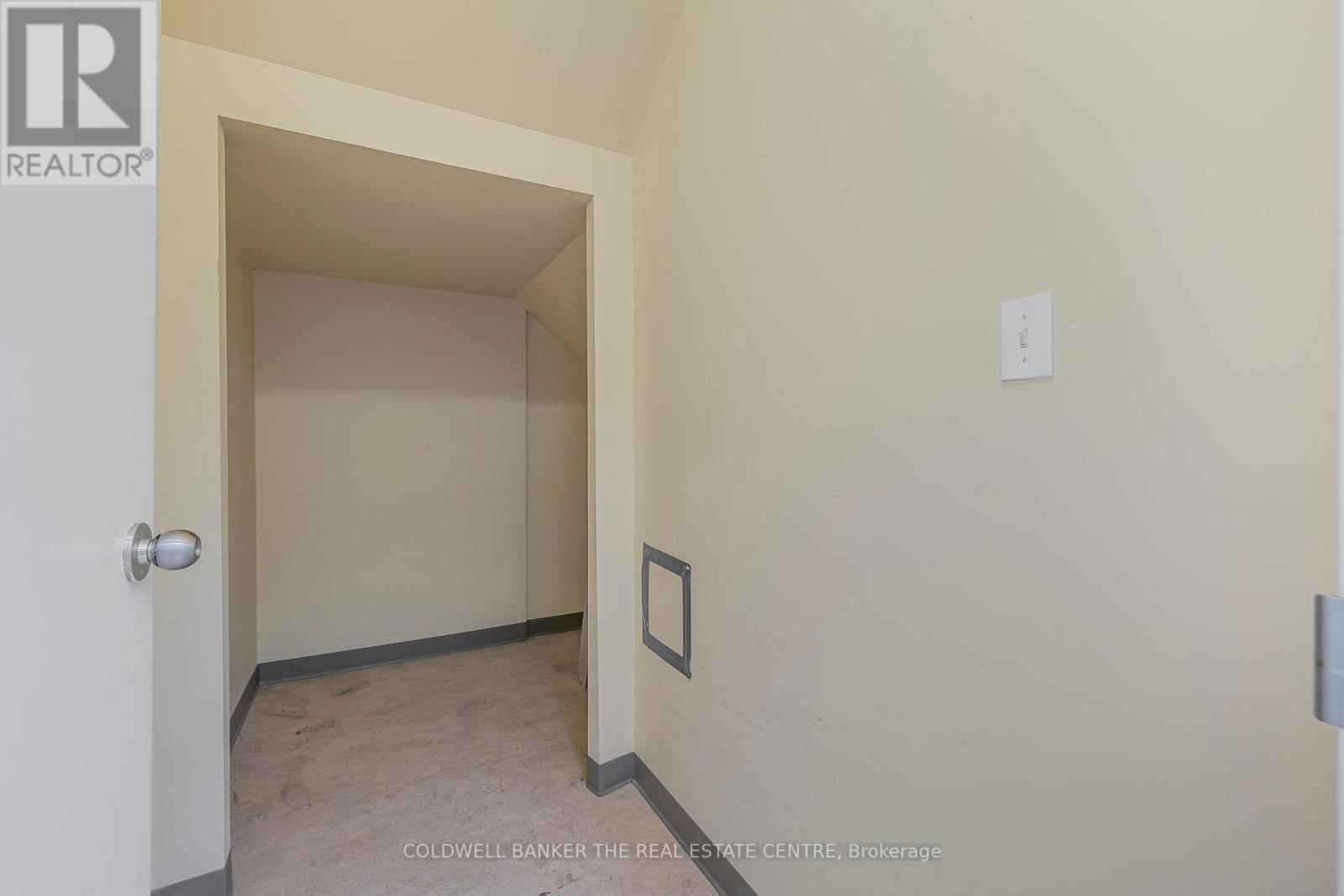 361 EAGLE STREET Image 27