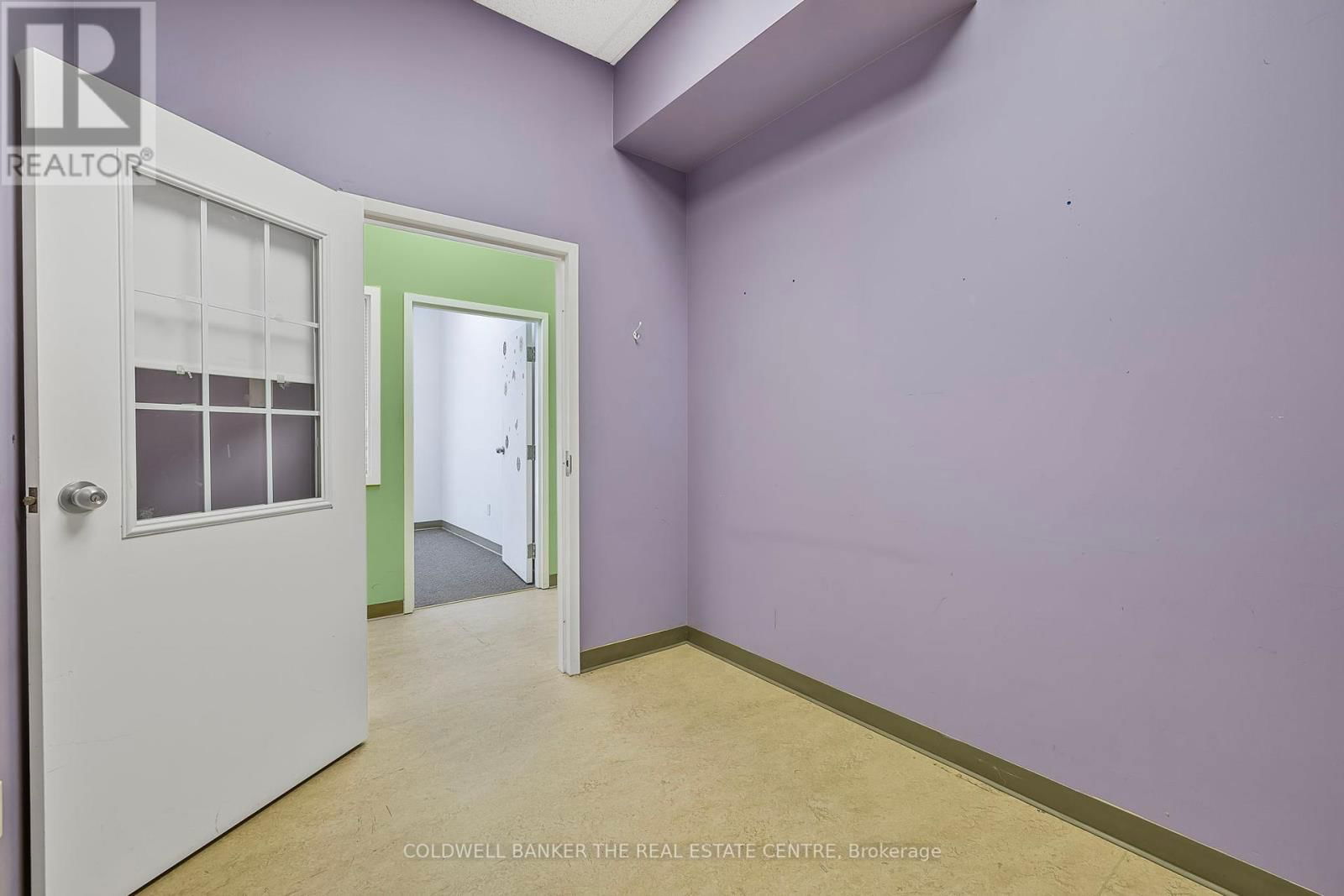 361 EAGLE STREET Image 31