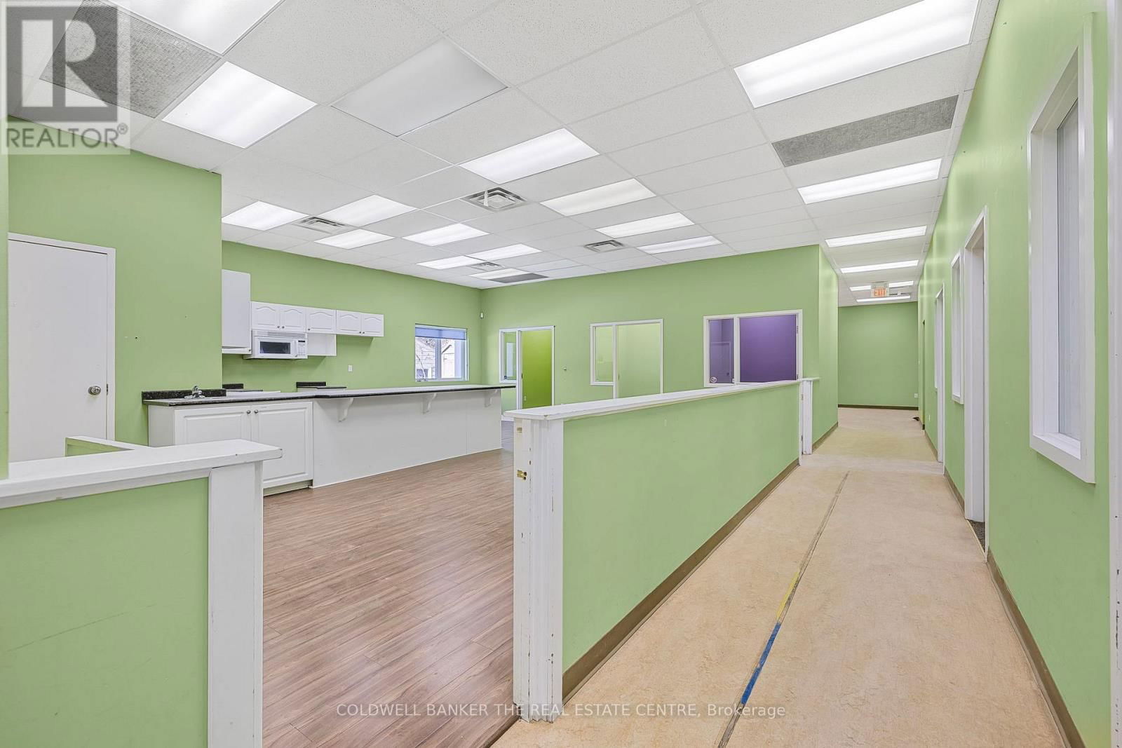 361 EAGLE STREET Image 32