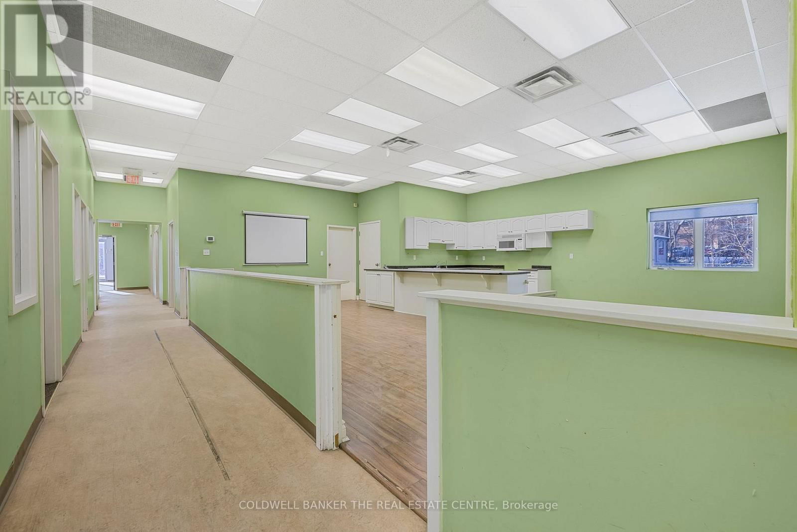 361 EAGLE STREET Image 33
