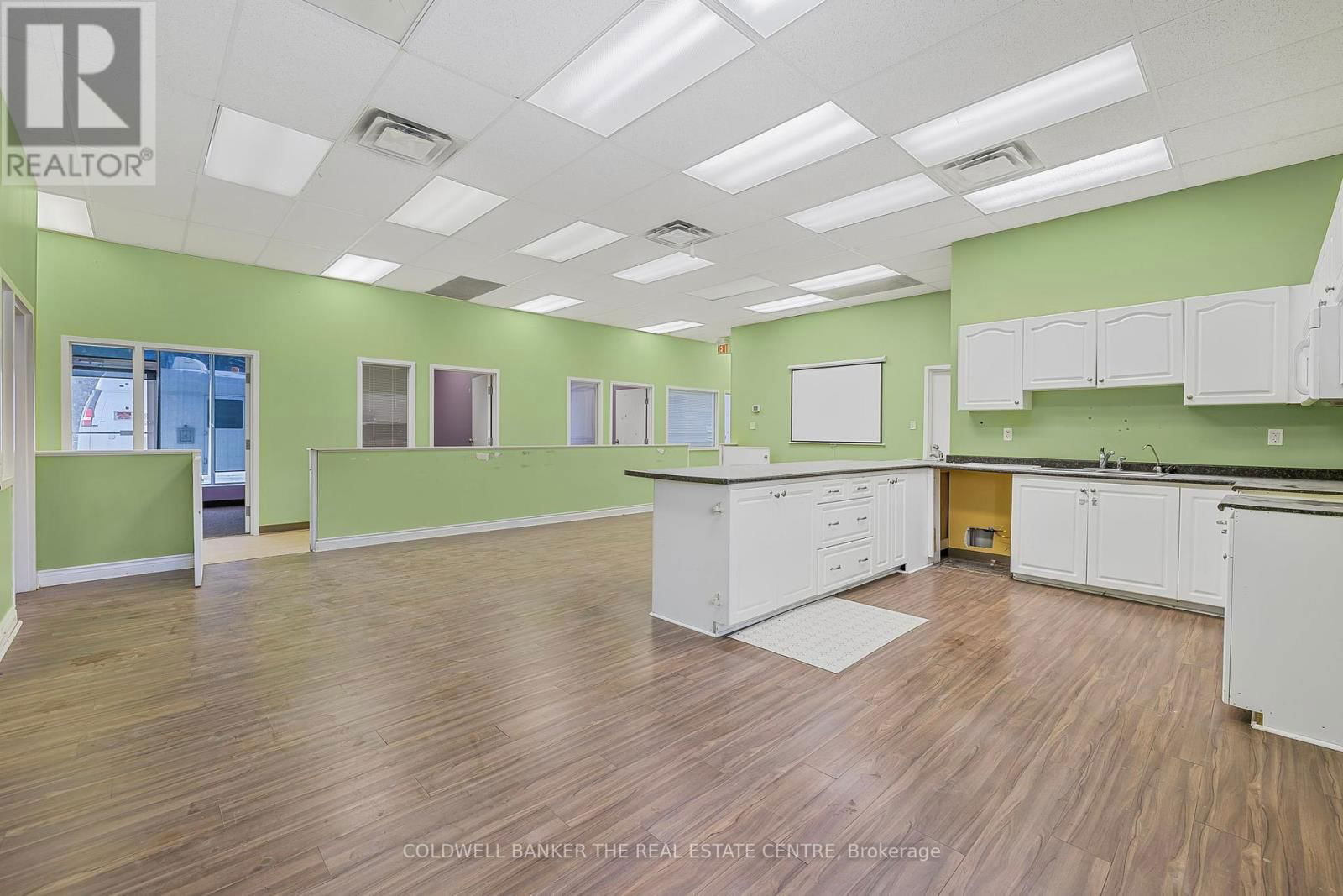 361 EAGLE STREET Image 34