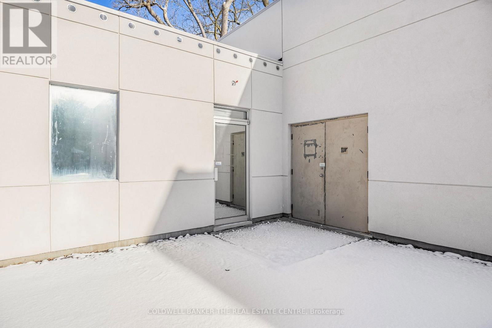 361 EAGLE STREET Image 38