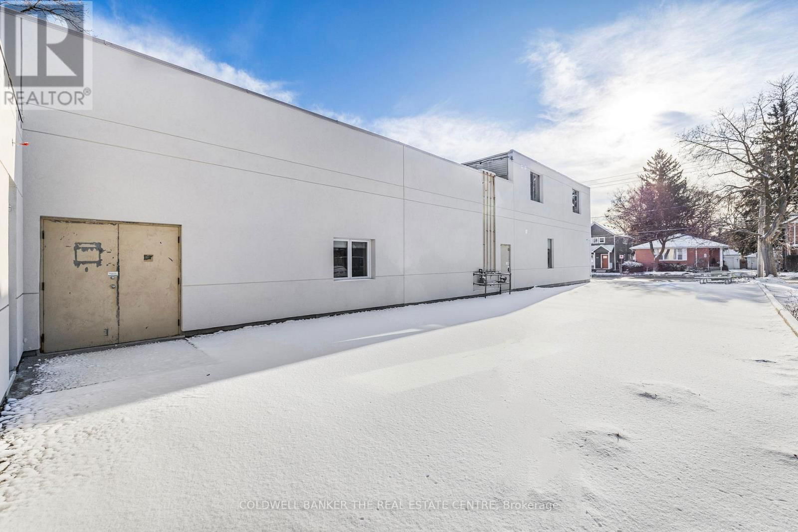 361 EAGLE STREET Image 39