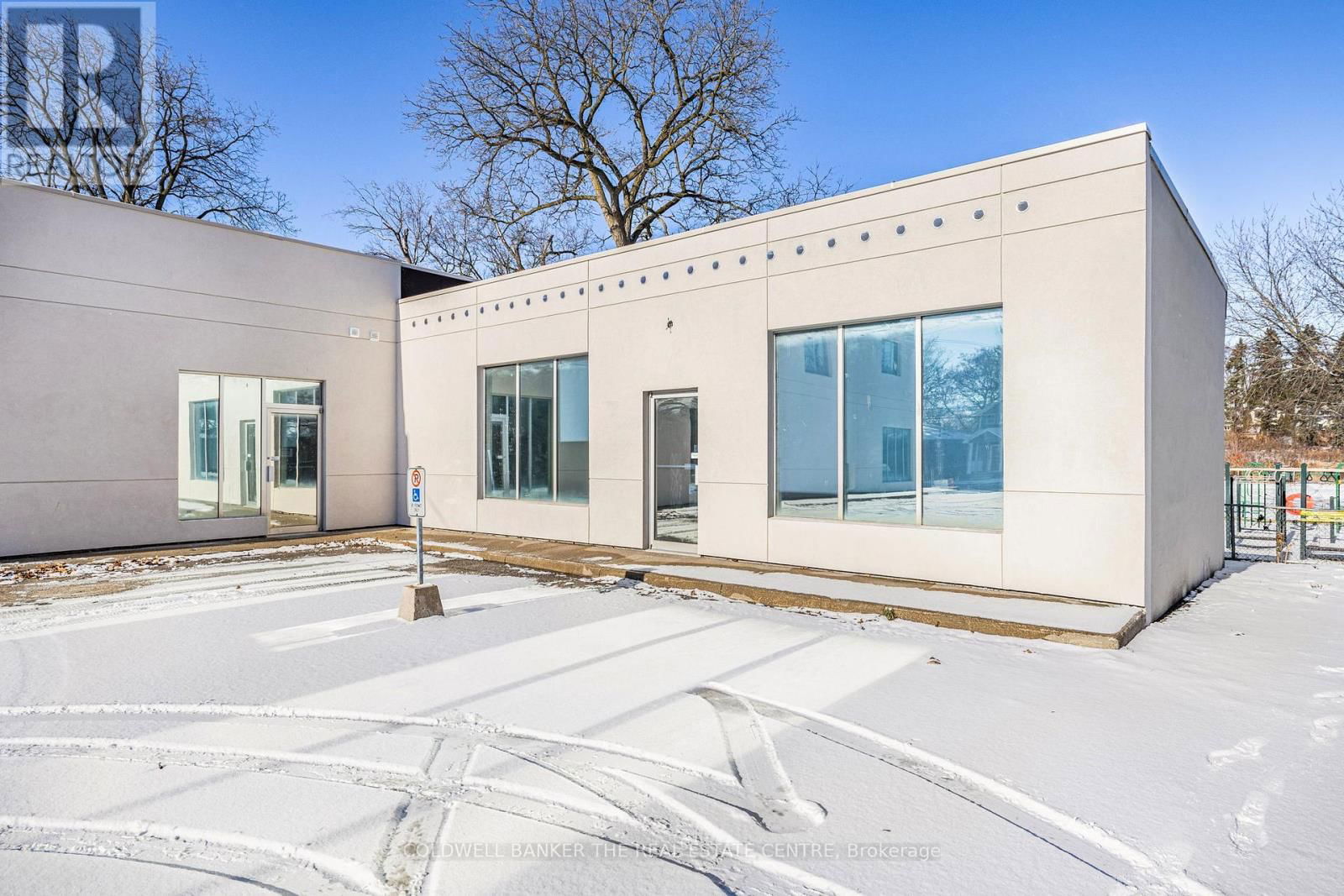 361 EAGLE STREET Image 41
