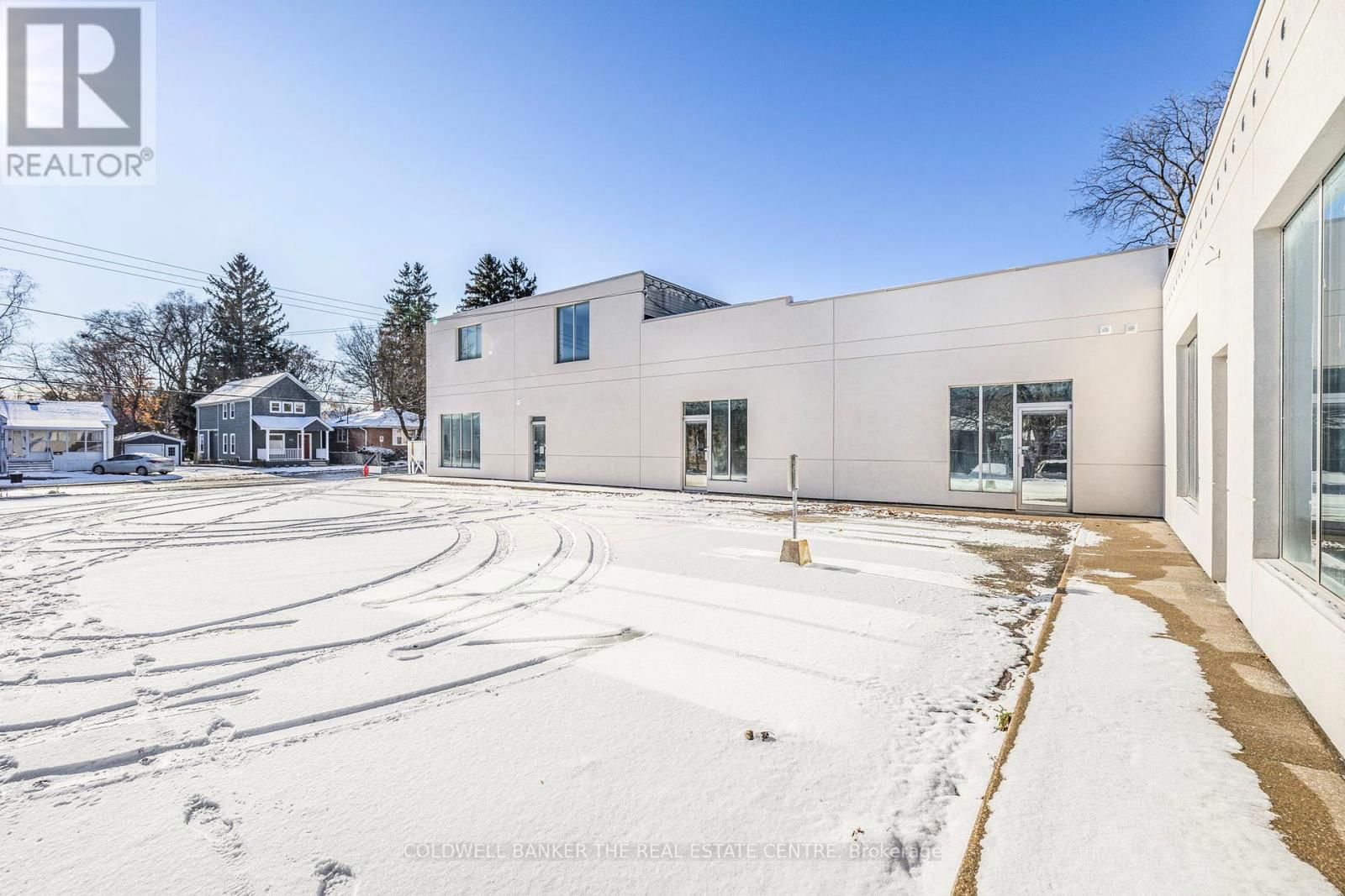 361 EAGLE STREET Image 42