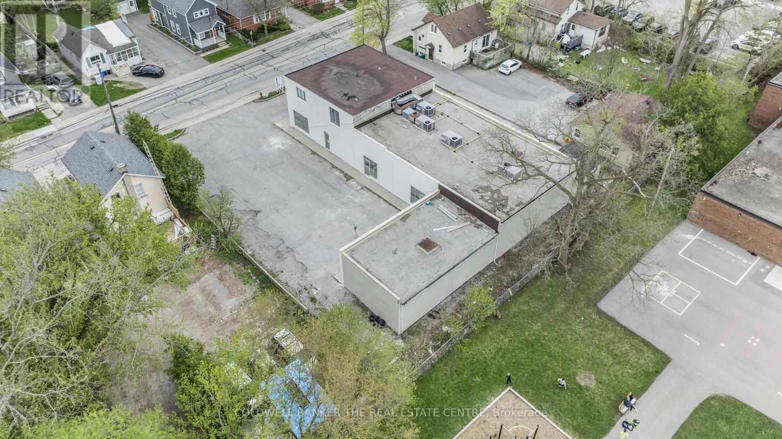 361 EAGLE STREET Image 43