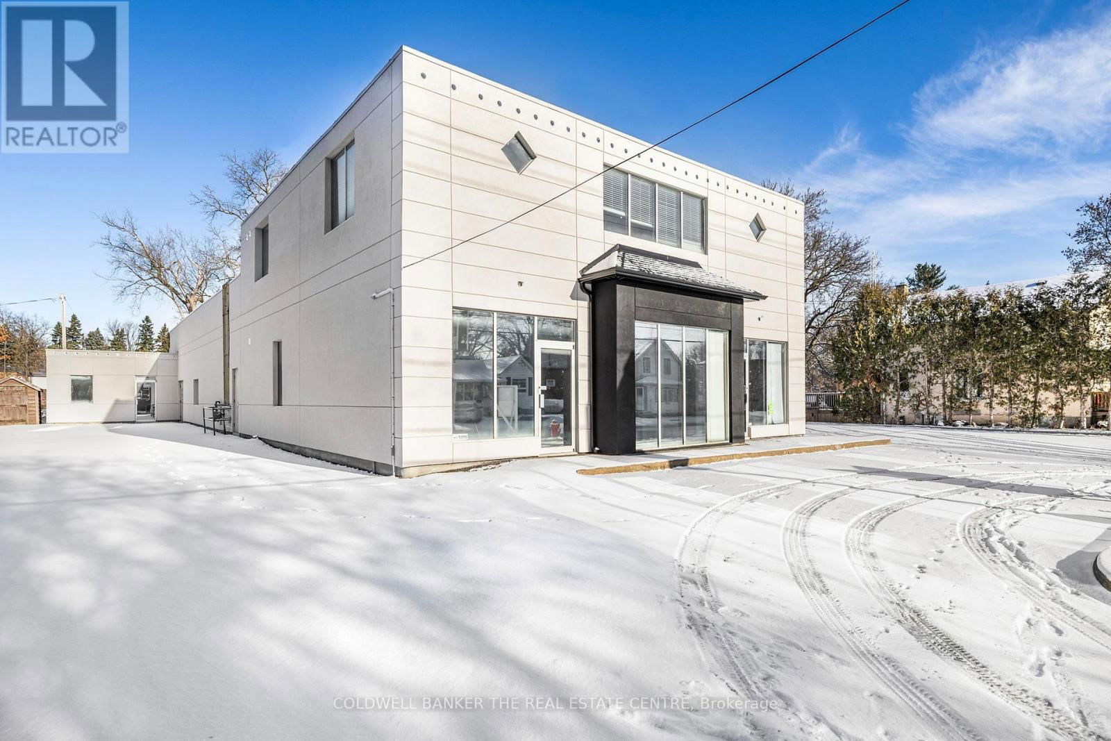 361 EAGLE STREET Image 9