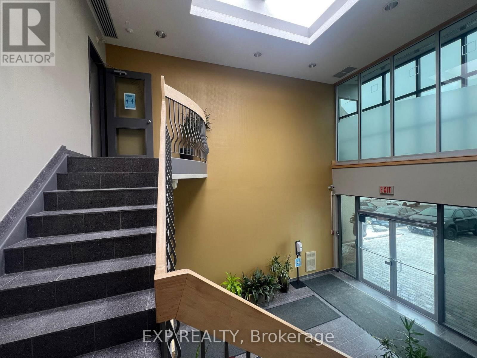 208 - 275 RENFREW DRIVE Image 18