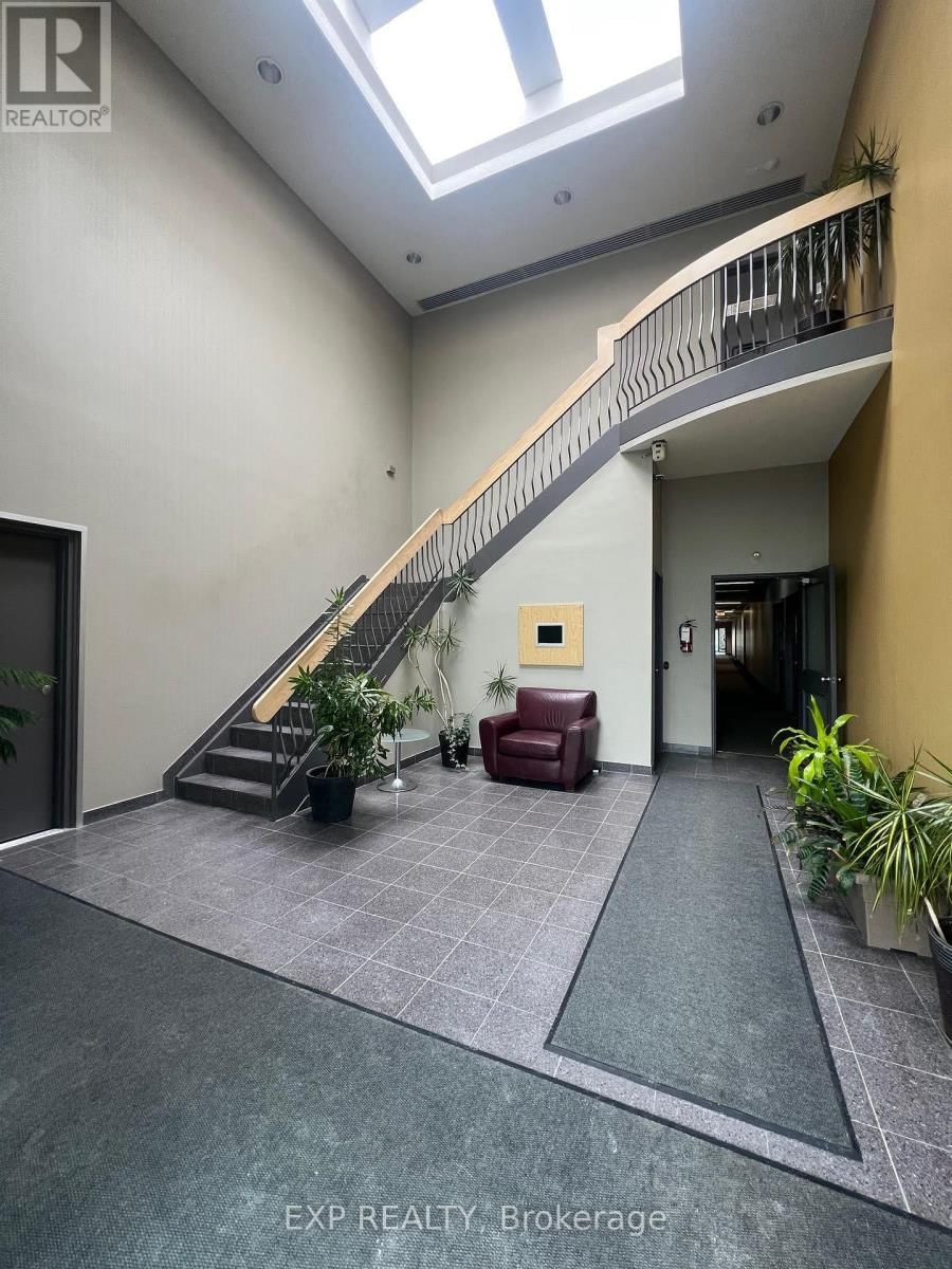 208 - 275 RENFREW DRIVE Image 19