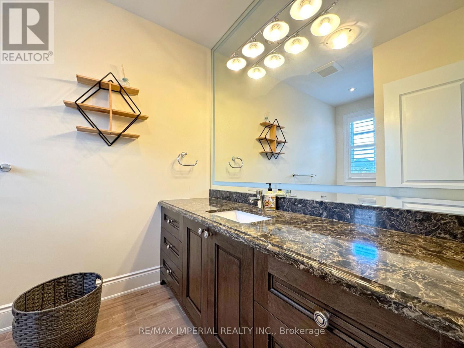 190 ANGUS GLEN BOULEVARD Image 27