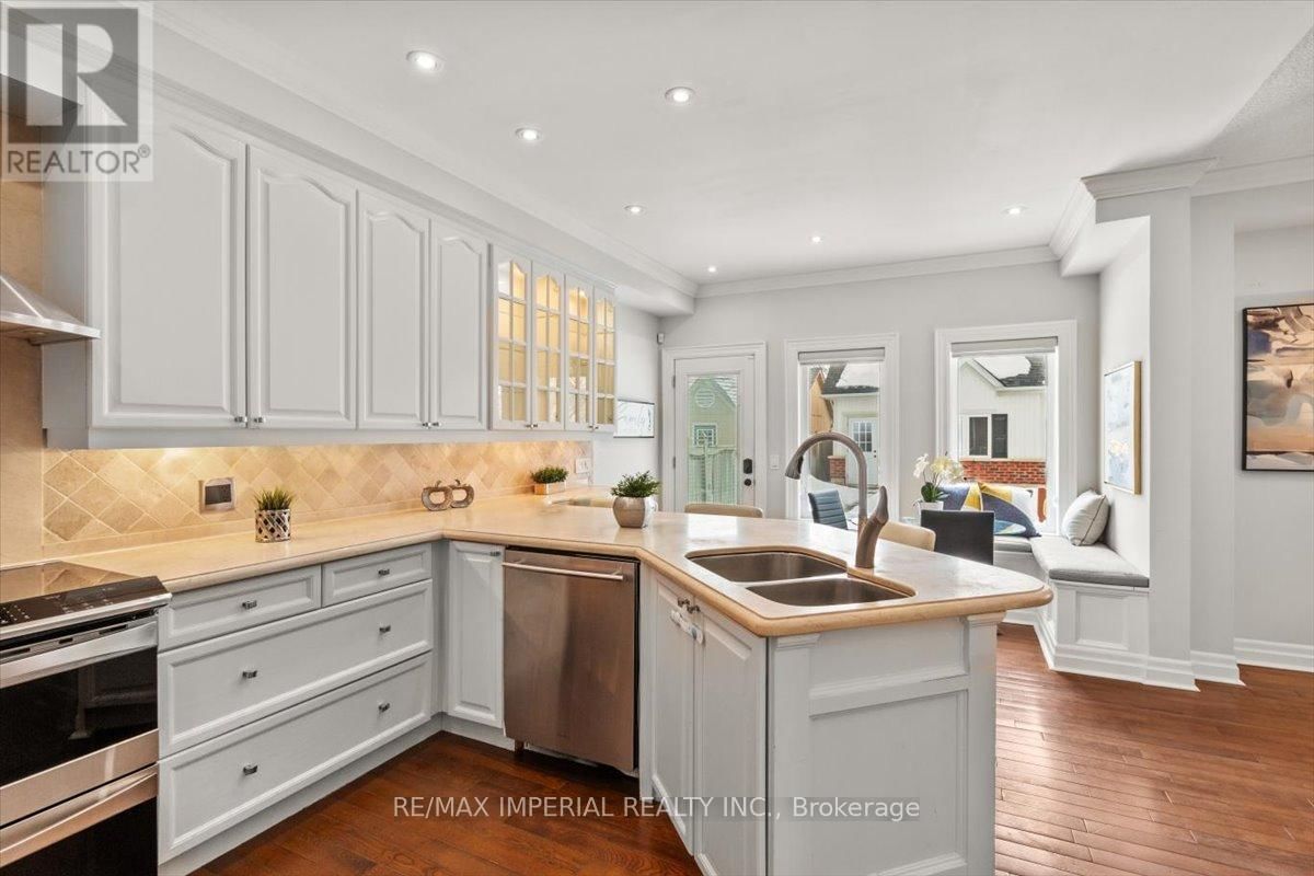20 ANGUS GLEN BOULEVARD Image 16