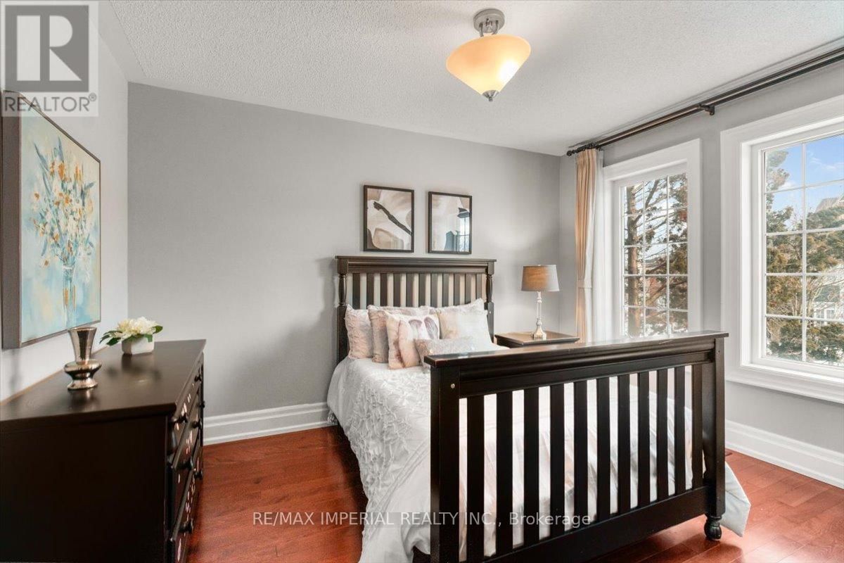 20 ANGUS GLEN BOULEVARD Image 28