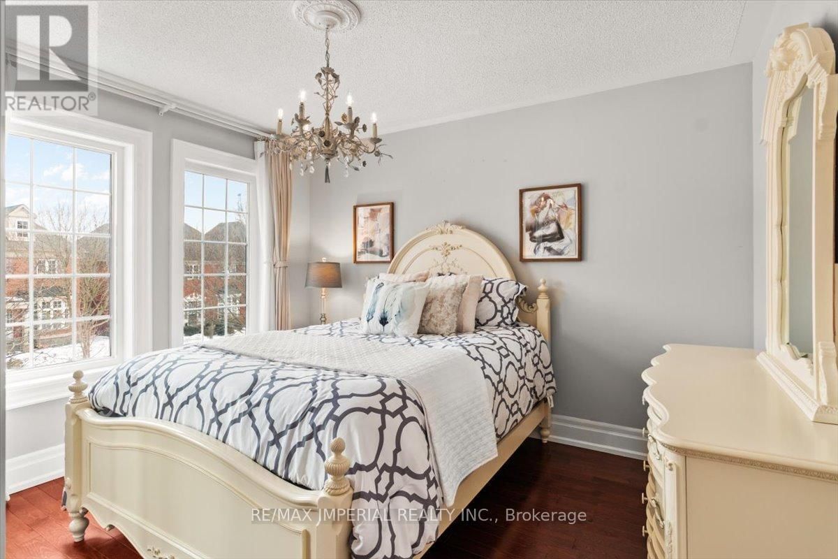 20 ANGUS GLEN BOULEVARD Image 30