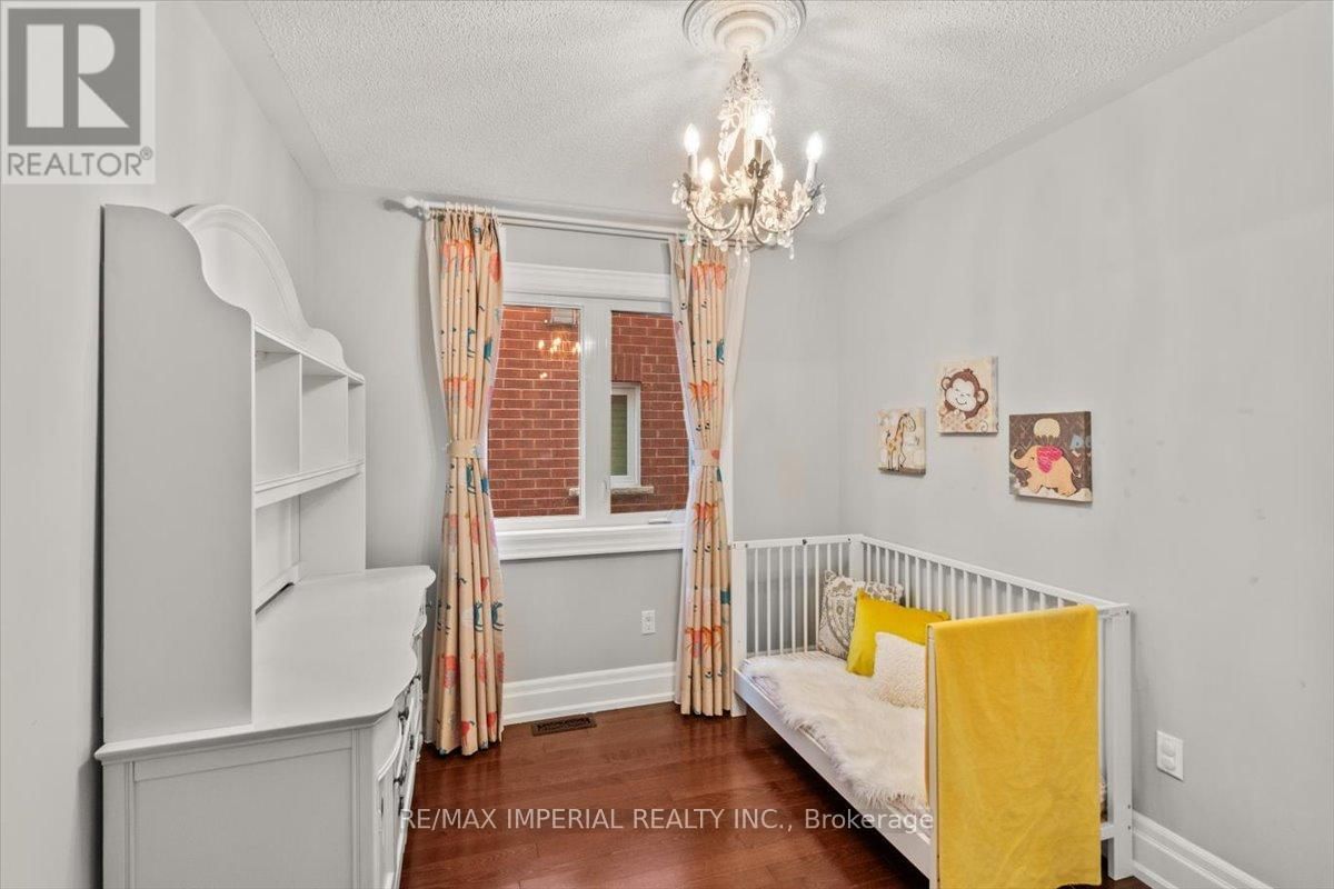 20 ANGUS GLEN BOULEVARD Image 32