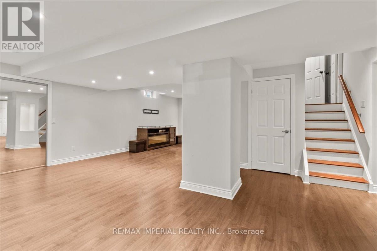 20 ANGUS GLEN BOULEVARD Image 34