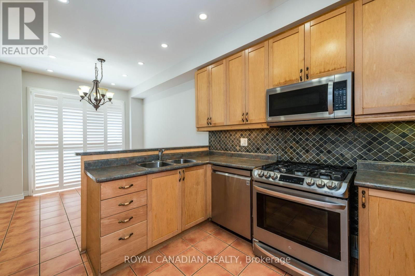119 SAFFRON STREET Image 18