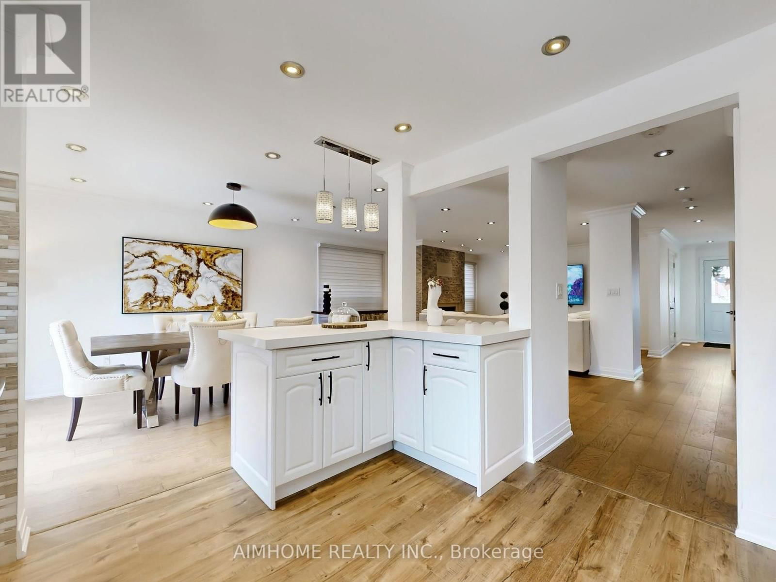 65 WESTHAMPTON DRIVE Image 10