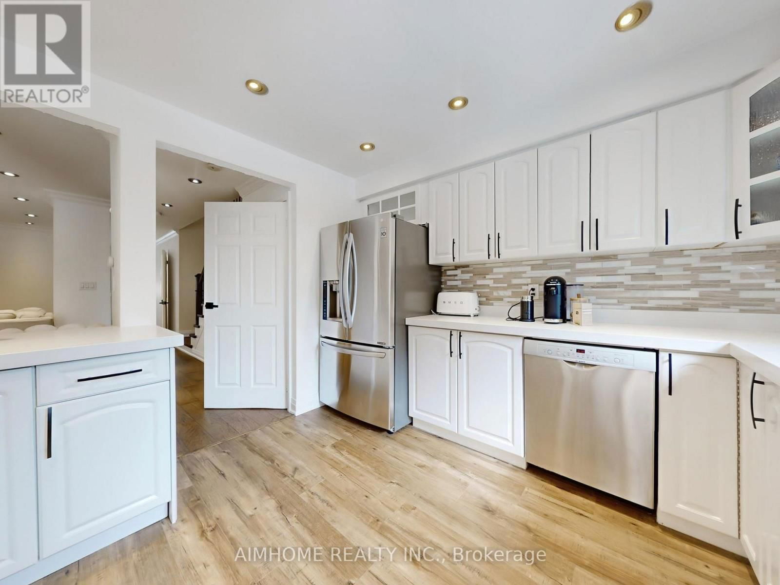 65 WESTHAMPTON DRIVE Image 11