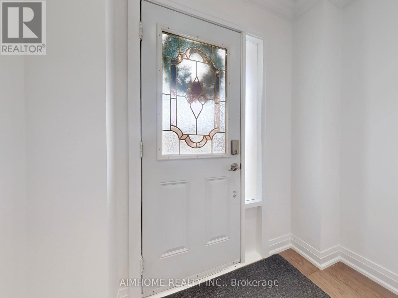 65 WESTHAMPTON DRIVE Image 13