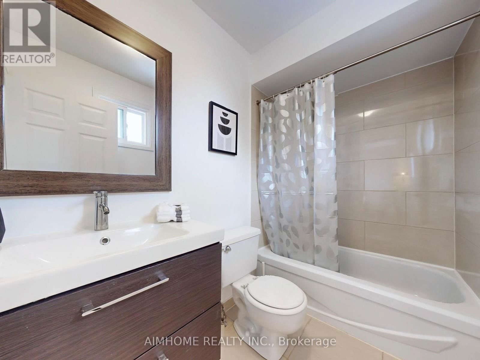 65 WESTHAMPTON DRIVE Image 16