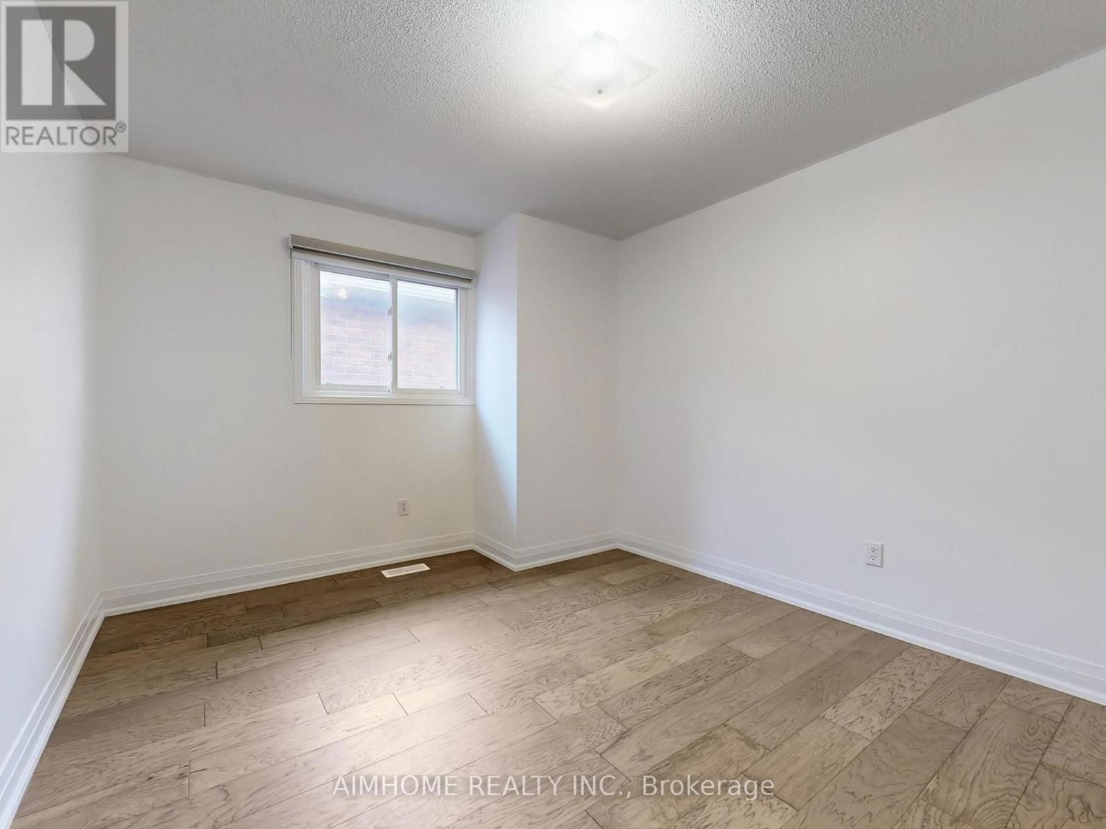 65 WESTHAMPTON DRIVE Image 17