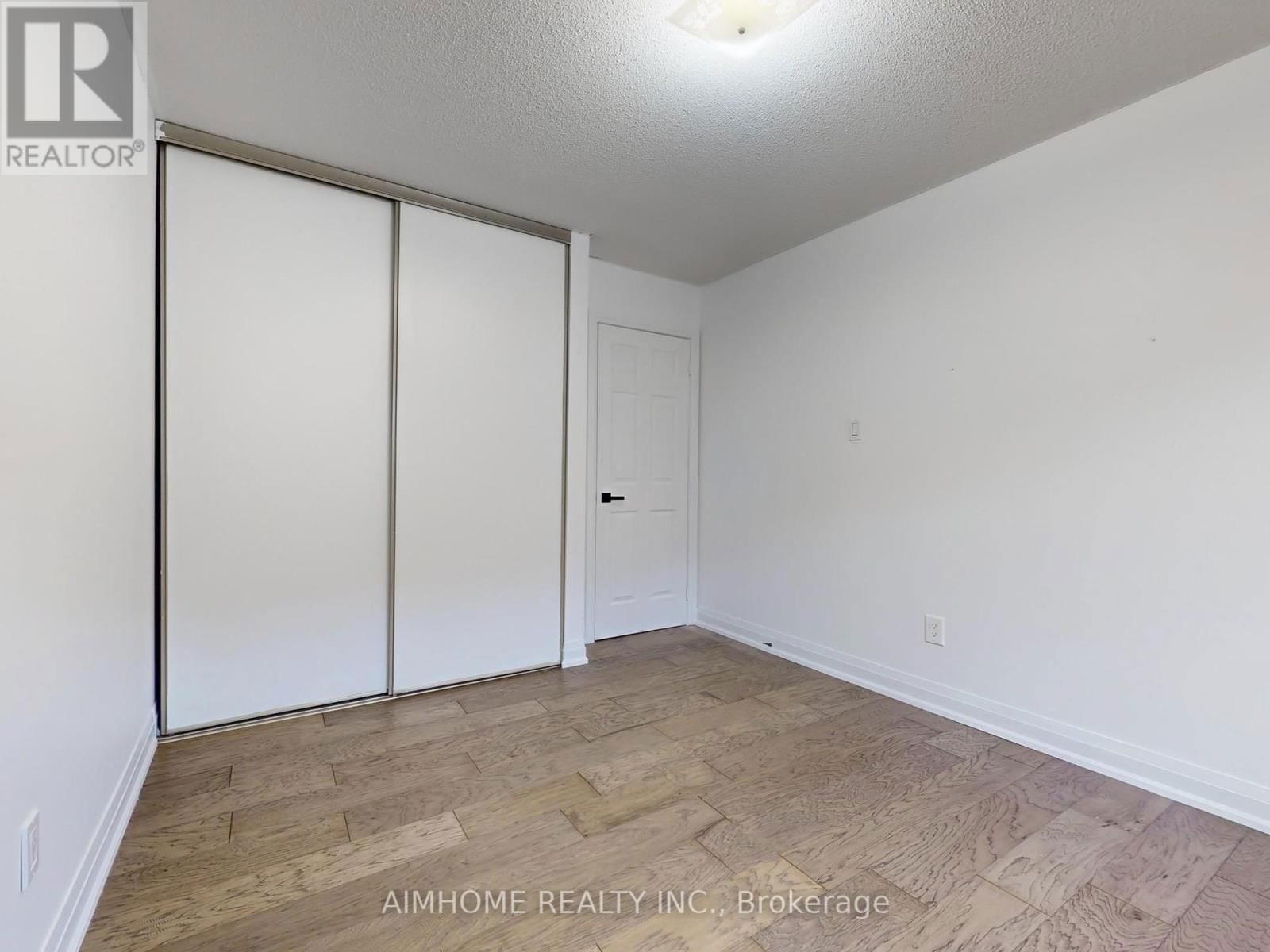 65 WESTHAMPTON DRIVE Image 18