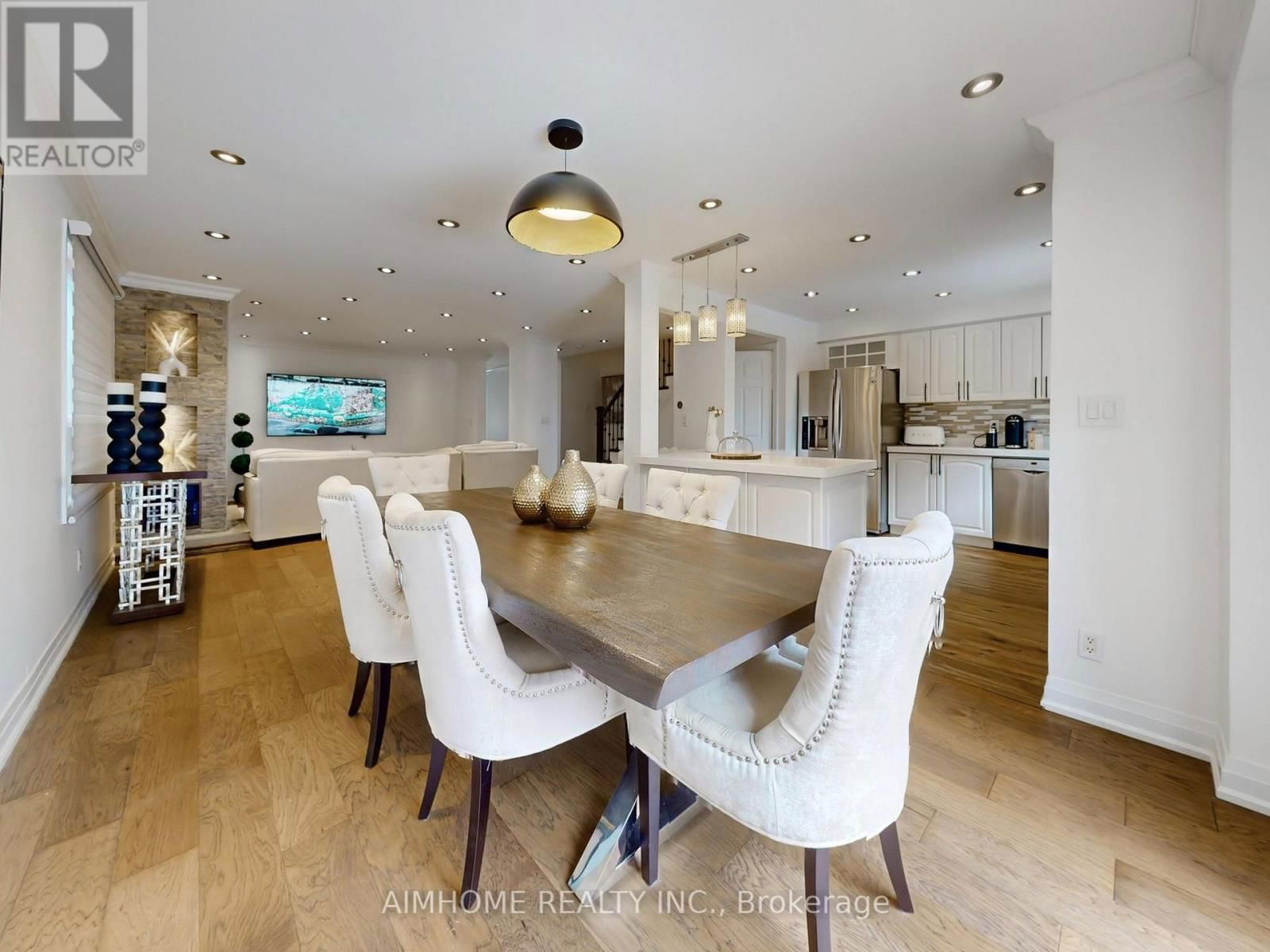65 WESTHAMPTON DRIVE Image 2
