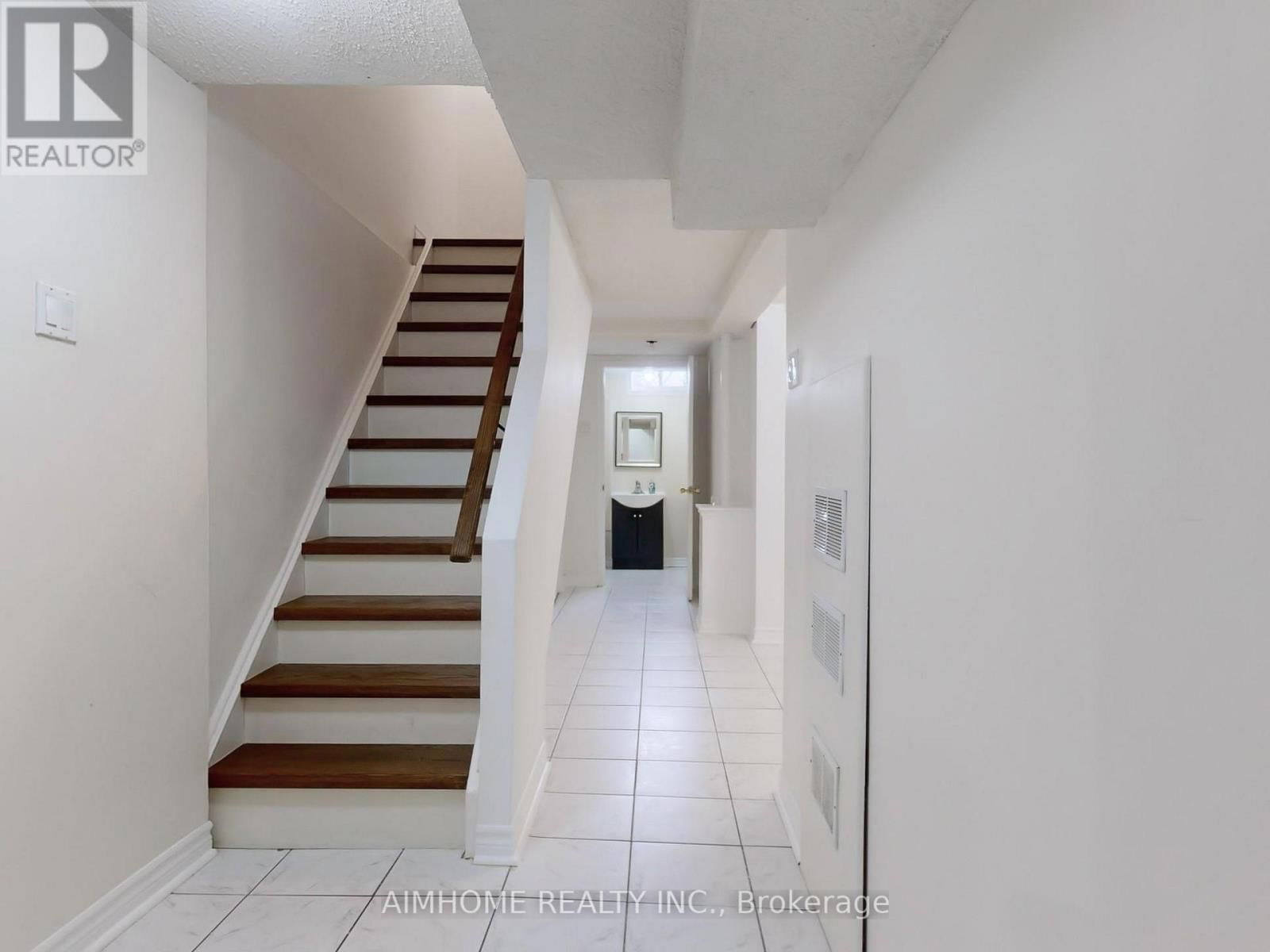 65 WESTHAMPTON DRIVE Image 20