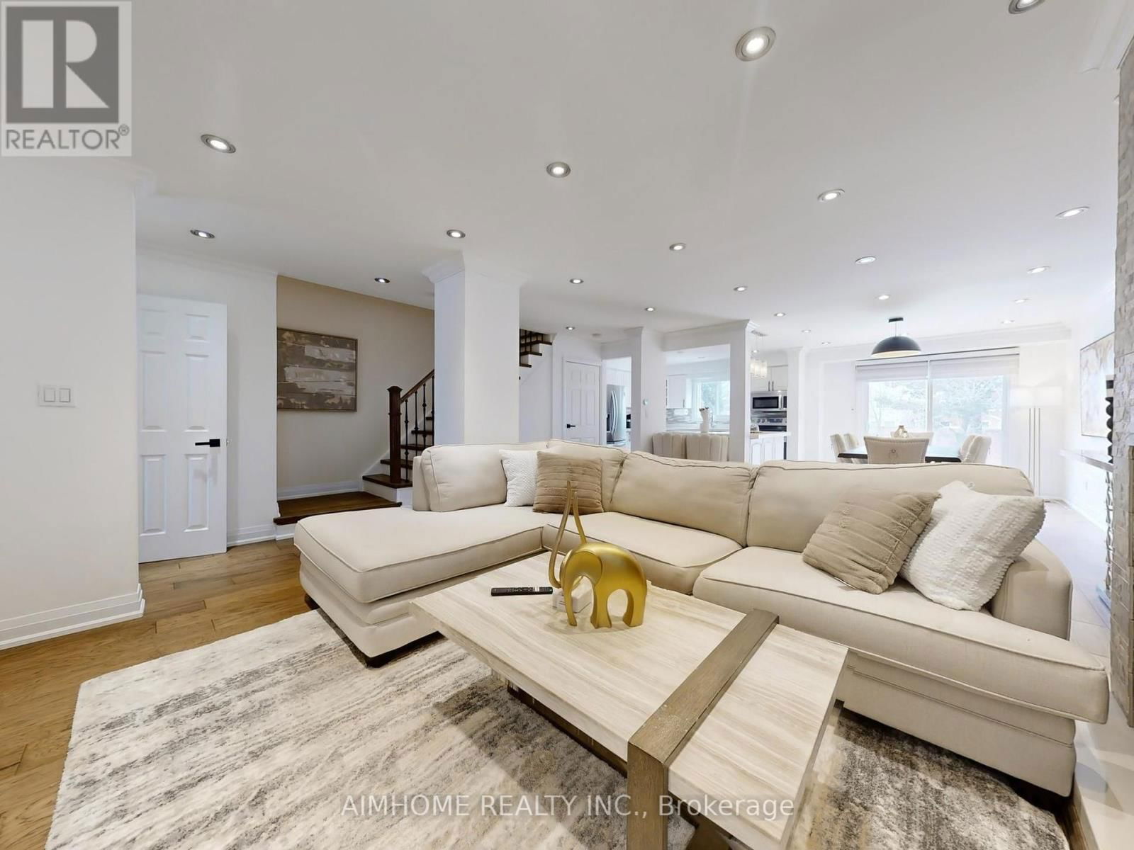 65 WESTHAMPTON DRIVE Image 3