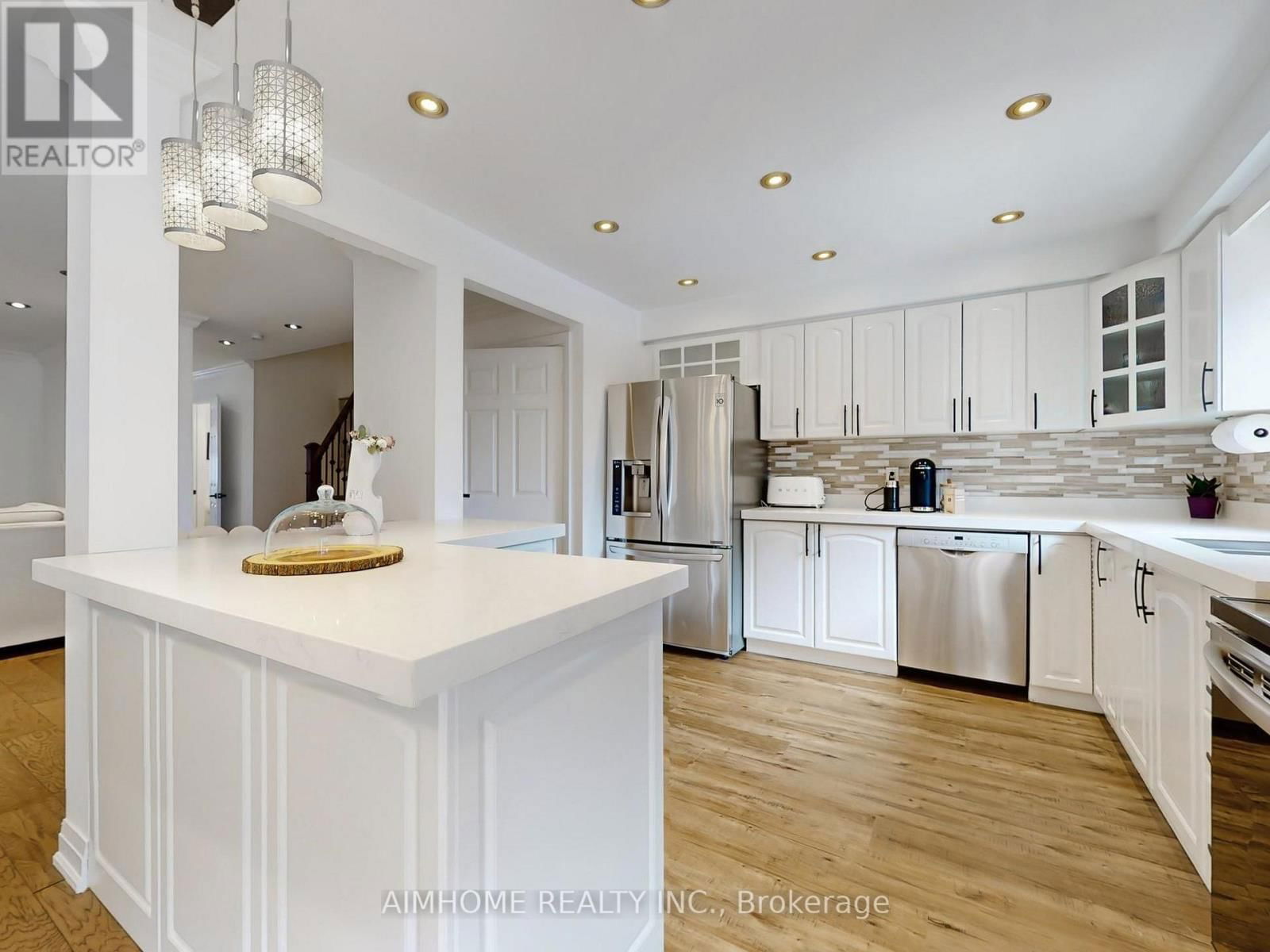65 WESTHAMPTON DRIVE Image 9