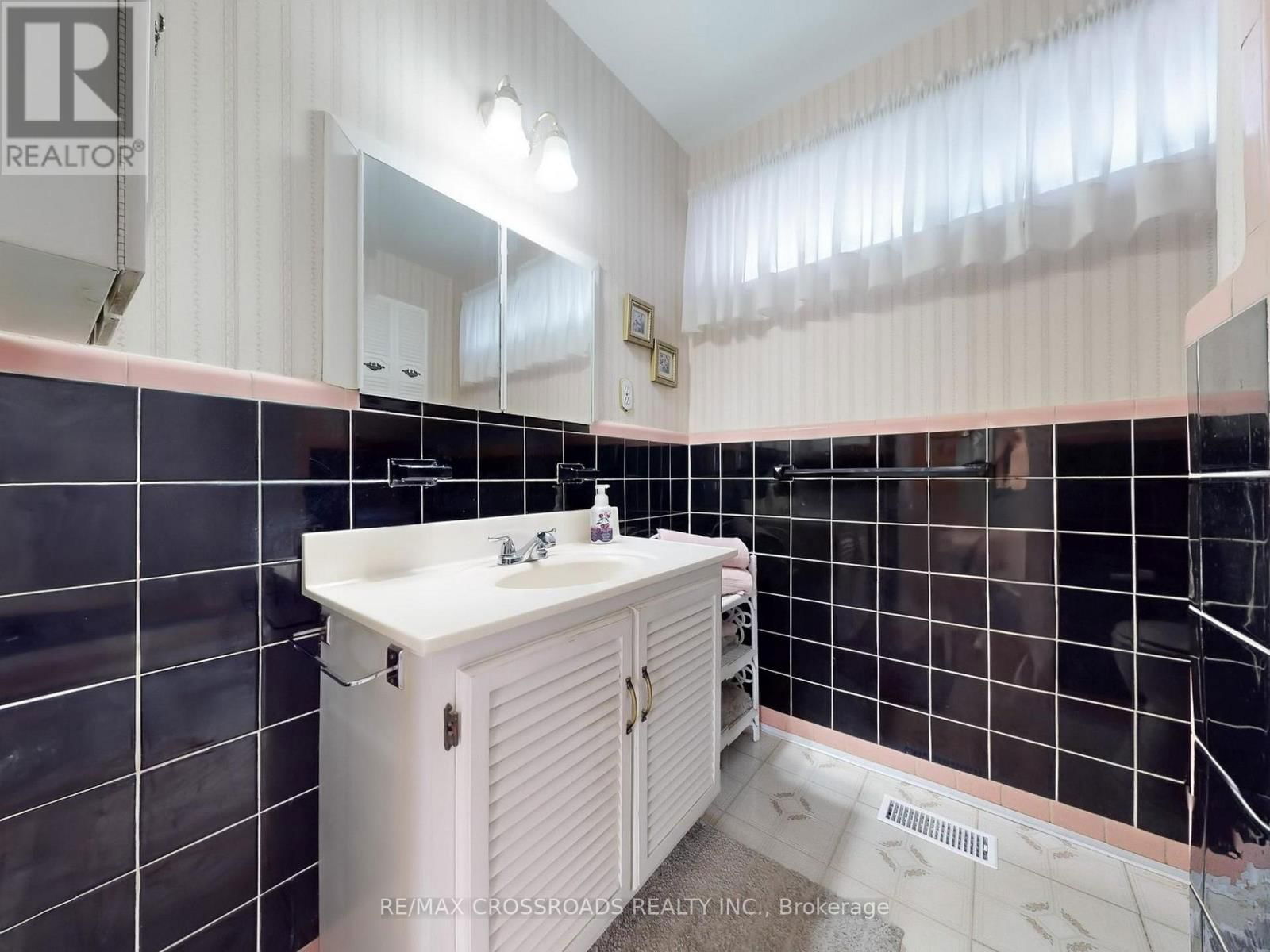 457 PALISER COURT NORTH Image 36