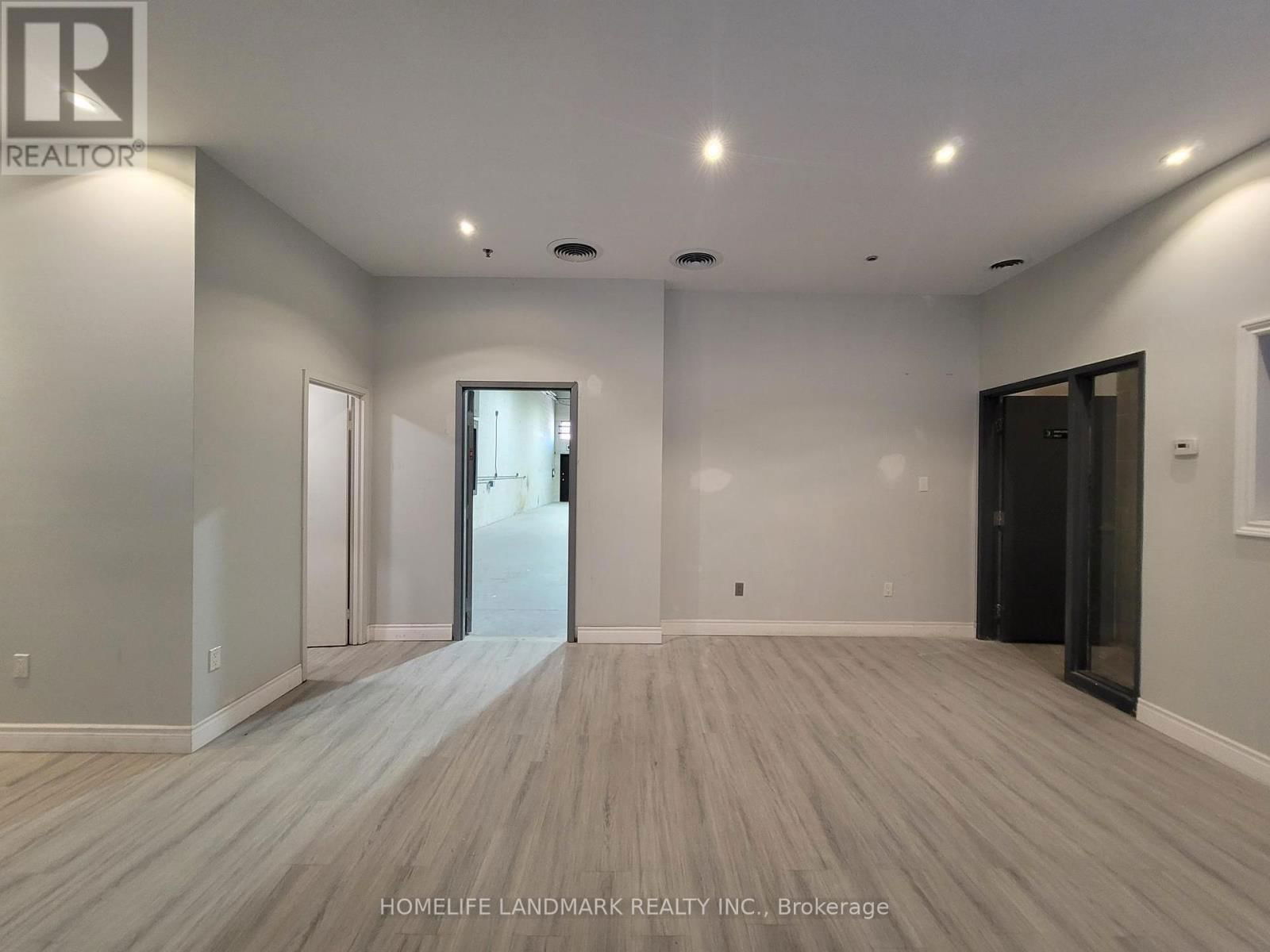 4 - 100 AMBER STREET Image 4