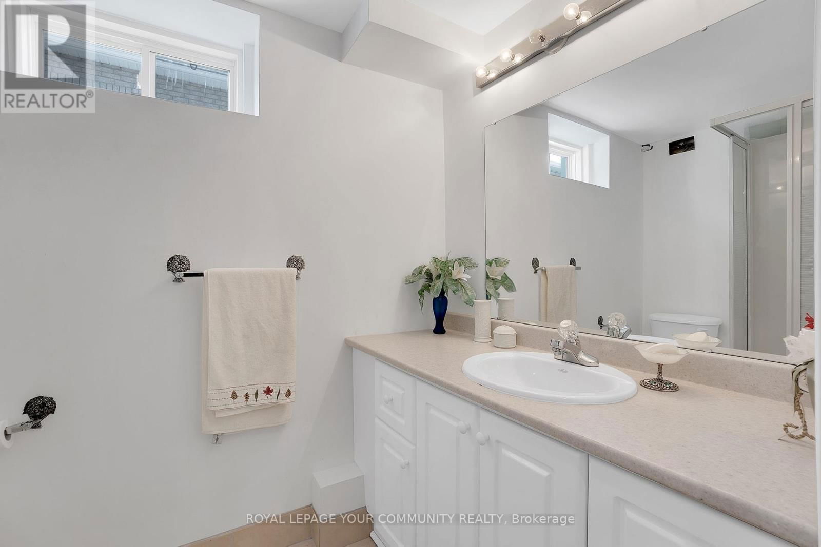176 LAURENTIAN BOULEVARD Image 24