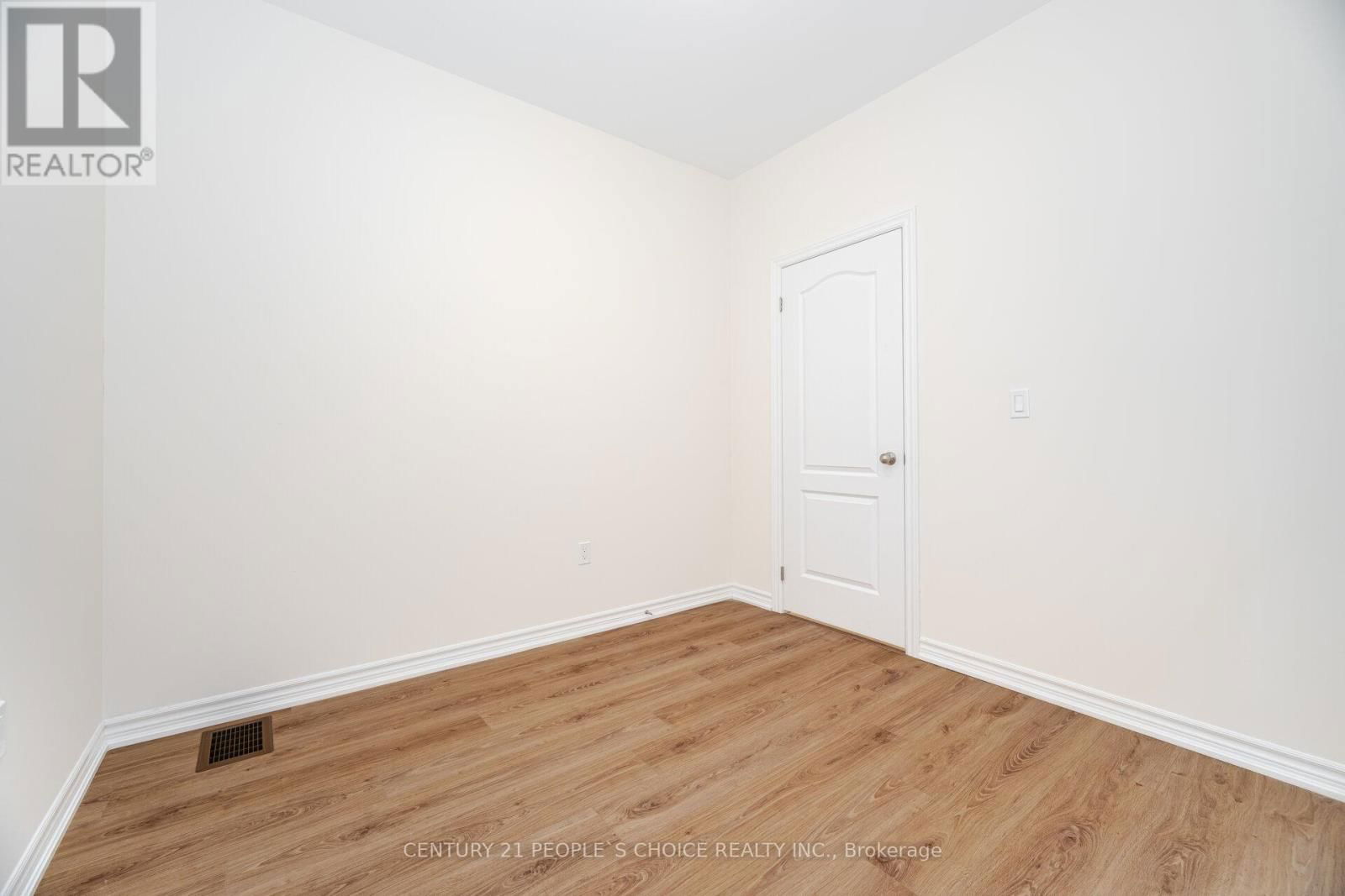 6 GRIEVE AVENUE Image 16