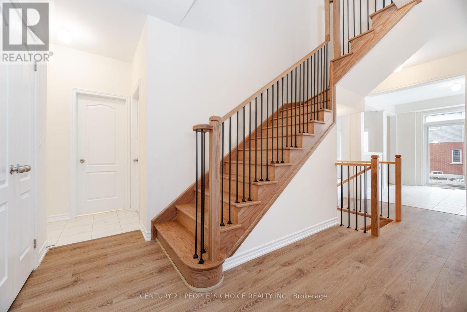 6 GRIEVE AVENUE Image 18