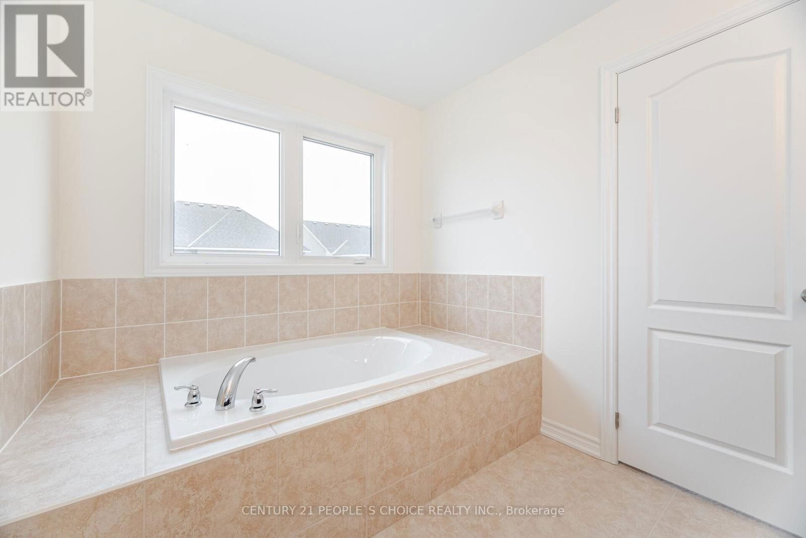 6 GRIEVE AVENUE Image 24