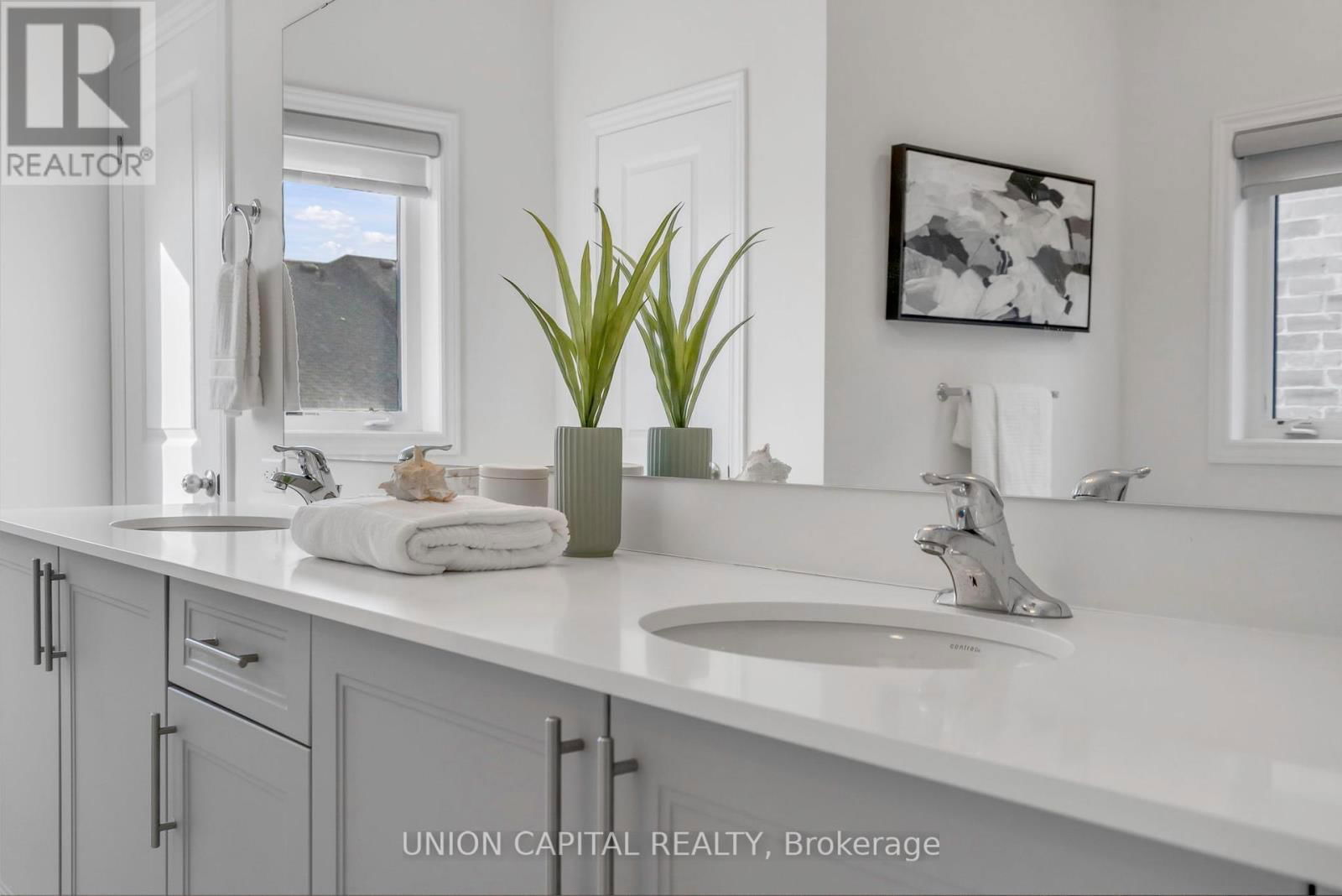 123 HALLDORSON AVENUE Image 27