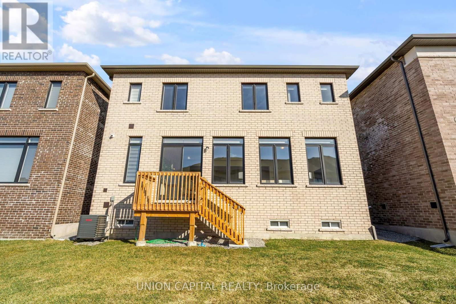 123 HALLDORSON AVENUE Image 33